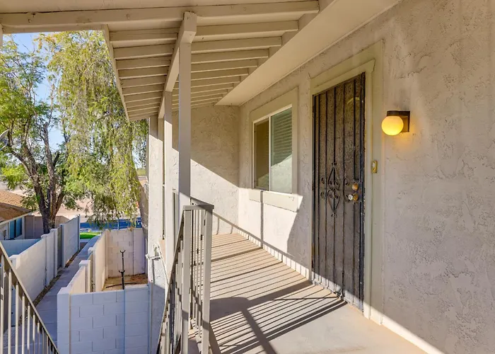 Community Pool: 2 Mi To Asu Holiday home Scottsdale