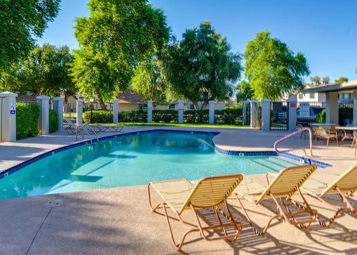 Community Pool: 2 Mi To Asu Holiday home Scottsdale